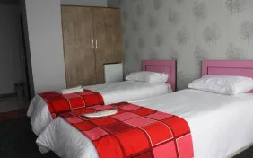 اتاق سه تخته (اقامت با صبحانه)