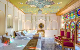 چهار تخته ایران مهر (شاه نشین هفت دری) (اقامت با صبحانه)