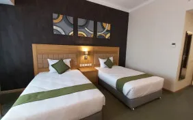 اتاق سه تخته(4ستاره) (اقامت با صبحانه)