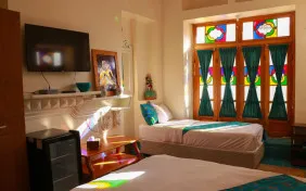 اتاق سه تخته زمرد (اقامت با صبحانه)