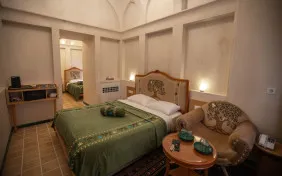 اتاق چهارتخته پنج دری (اقامت با صبحانه)