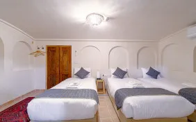 اتاق 112( سه تخته) (اقامت با صبحانه)