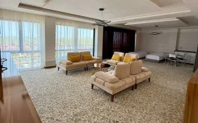 سوئیت رویال هفت نفره (اقامت با صبحانه)