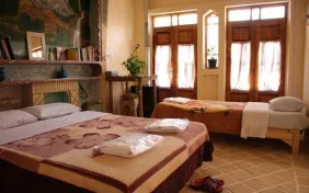 اتاق سه تخته امردادگان (باسرویس) (اقامت با صبحانه)