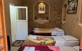 اتاق چهارتخته خزان (با سرویس) (اقامت با صبحانه)