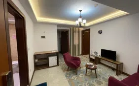 سوئیت دو خوابه چهار نفره (رو به پاسیو) (اقامت با صبحانه)