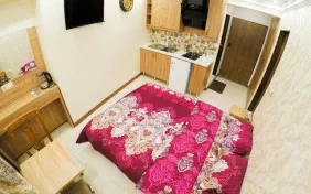 اتاق دو تخته با آشپزخانه برای یک نفر (اقامت با صبحانه)