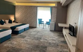 سوئیت سه نفره (اقامت با صبحانه)