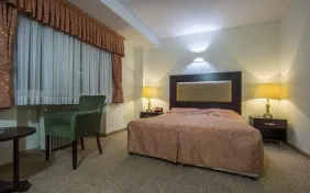 اتاق سه تخته واحد نسیم و صبا (اقامت با صبحانه)