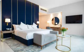 سوئیت دو تخته لاکچری بالکن دار (اقامت با صبحانه)