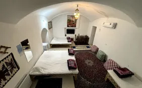 اتاق پنج تخته طارونه (اقامت با صبحانه)