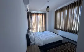 دوخوابه یک تخته فلت آپارتمانی طبقه اول (اقامت با صبحانه)