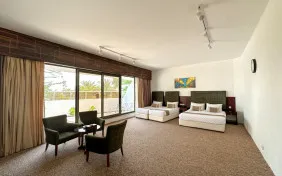 کابانا سه تخته رویال محوطه (استاندارد) (اقامت با صبحانه)