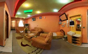 سوئیت سه تخته لوکس جکوزی دار (اقامت با صبحانه)