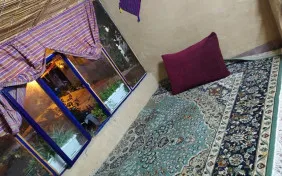 سوئیت نیلوفر شش نفره تراس دار (یک تخت دونفره +چهار تا سرویس کف خواب) (اقامت با صبحانه)