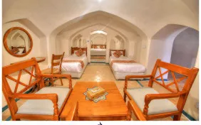 اتاق بالاخانه چهار نفره (اقامت با صبحانه)