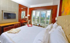 اتاق دو تخته لوکس رو به باغ (اقامت با صبحانه)