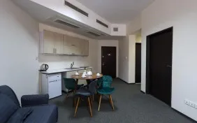 سوئیت یک خوابه پنج نفره (دوتخته توئین+کاناپه تختخوابشو) (اقامت بدون صبحانه)