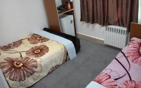 اتاق سه تخته (اقامت با صبحانه)