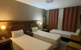 اتاق سه تخته (سینگل) (اقامت با صبحانه)