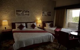 اتاق سه تخته رویال(رو به دریا) (اقامت با صبحانه)