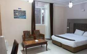 اتاق دوتخته A (پنجره در VOID) (اقامت با صبحانه)