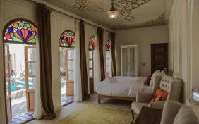 اتاق سه تخته پنج دری (اقامت با صبحانه)