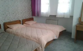 اتاق سه تخته (اقامت با صبحانه)