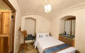 اتاق دو نفره نیم تاج (اقامت با صبحانه)