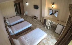 اتاق چهار تخته رو به کوهستان (اقامت با صبحانه)