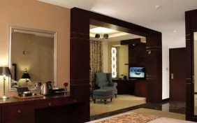 سوئیت پرزیدنتشال یک خوابه پنج تخته (اقامت با صبحانه)