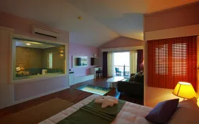 سوئيت امپريال پنج نفره (اقامت هافبرد)