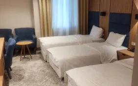 اتاق سه تخته لوکس(سینگل) (اقامت با صبحانه)