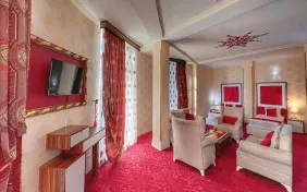 سوئیت چهار نفره رویال (اقامت با صبحانه)