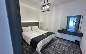 دوخوابه پنج تخته فلت آپارتمانی طبقه9 (اقامت با صبحانه)