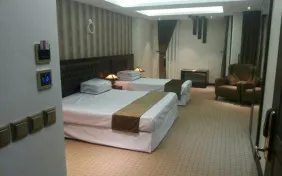 سوئیت جونیور چهار نفره (اقامت با صبحانه)