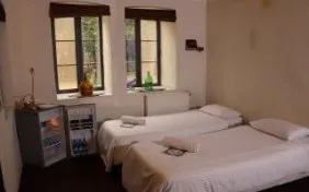 اتاق دو تخته مهدی اخوان ثالث (اقامت با صبحانه)