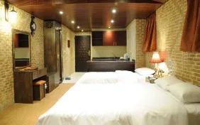 سوئیت سه نفره (اقامت با صبحانه)