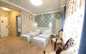 اتاق کانکت هشت نفره (اقامت با صبحانه)