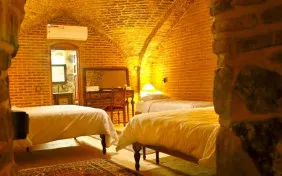 اتاق شش تخته مستر (اقامت با صبحانه)