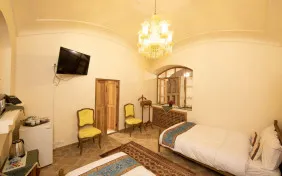 اتاق سه نفره تابان (اقامت با صبحانه)