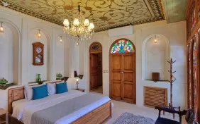 اتاق دوتخته ارسی کهربا (vip) (اقامت با صبحانه)