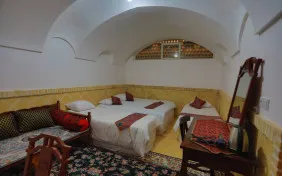 اتاق پنج تخته ماه رخ ( زیر زمین ) (اقامت باصبحانه)