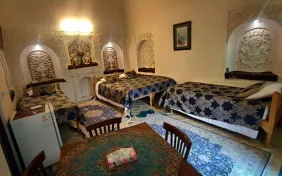 اتاق چهارتخته شاه نشین (اقامت با صبحانه)