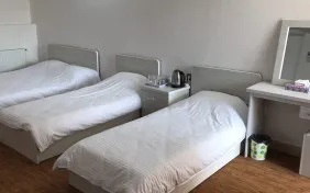 اتاق چهار تخته همکف (اقامت با صبحانه)