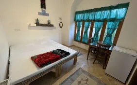 اتاق دو تخته بابونه (سرویس اختصاصی خارج اتاق) (اقامت با صبحانه)