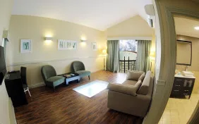 سوئیت سه نفره رویال رو به غروب (اقامت هافبرد)