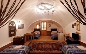 اتاق چهار تخته پرزله زیرزمین (اقامت با صبحانه)