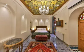 اتاق دوتخته دبل کریم خان vip (اقامت باصبحانه)