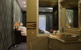 اتاق سه تخته رویال (اقامت با صبحانه)